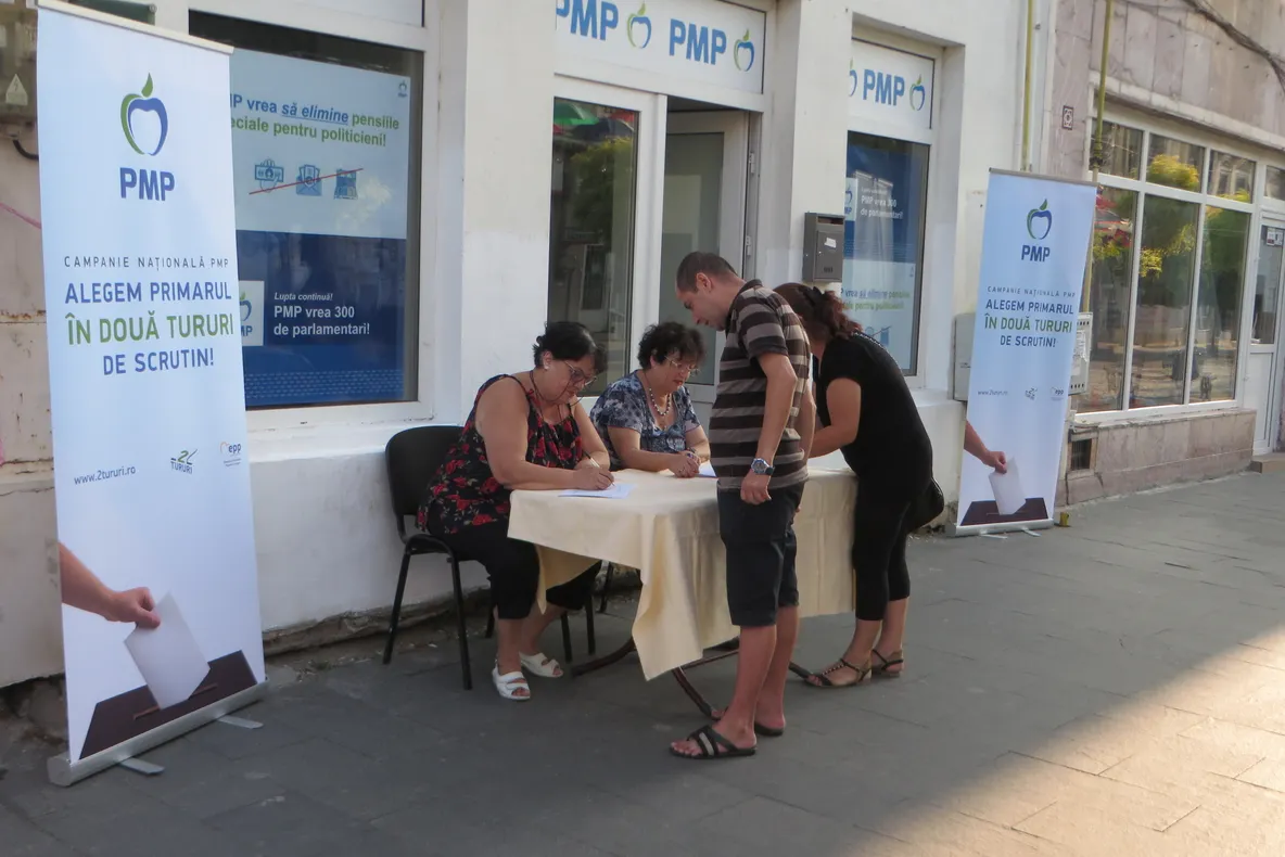 PMP-iștii brăileni continuă campania de strângere de semnături pentru alegerea primarilor în două tururi