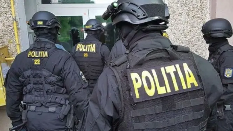 Percheziții în Făurei! Patru persoane au fost reținute!