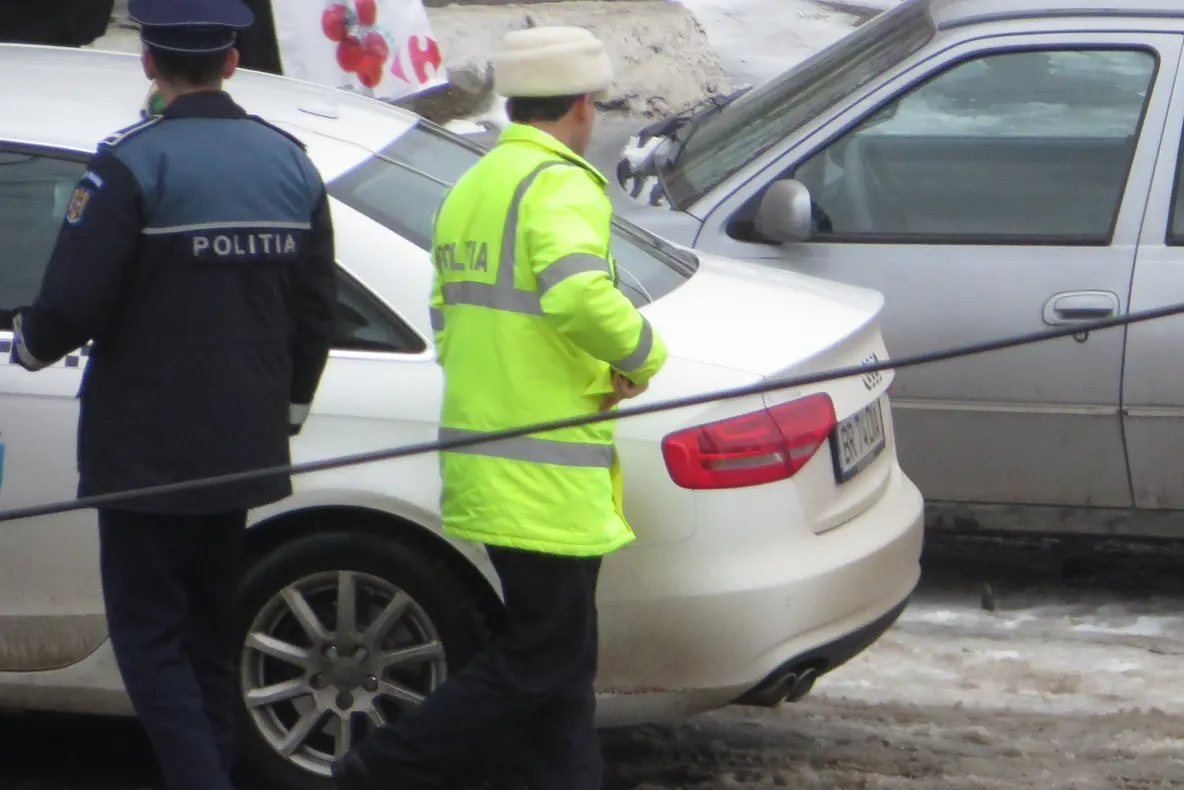 Peste 400 de abateri de la legislația rutieră și 36 de permise și certificate de înmatriculare reținute