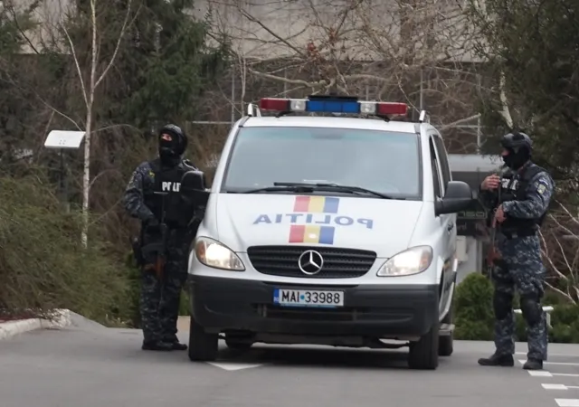 Percheziții în Brăila! 533 de parfumuri confiscate!