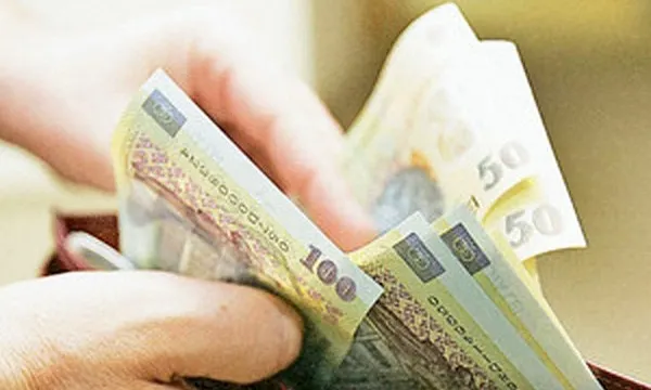Dosar penal pentru că a furat din casa unei bătrâne suma de 1000 de lei