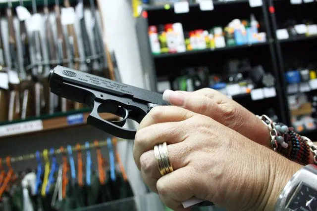 Dosar penal pentru un brăilean care a uitat să-şi reînnoiască permisul port-armă!
