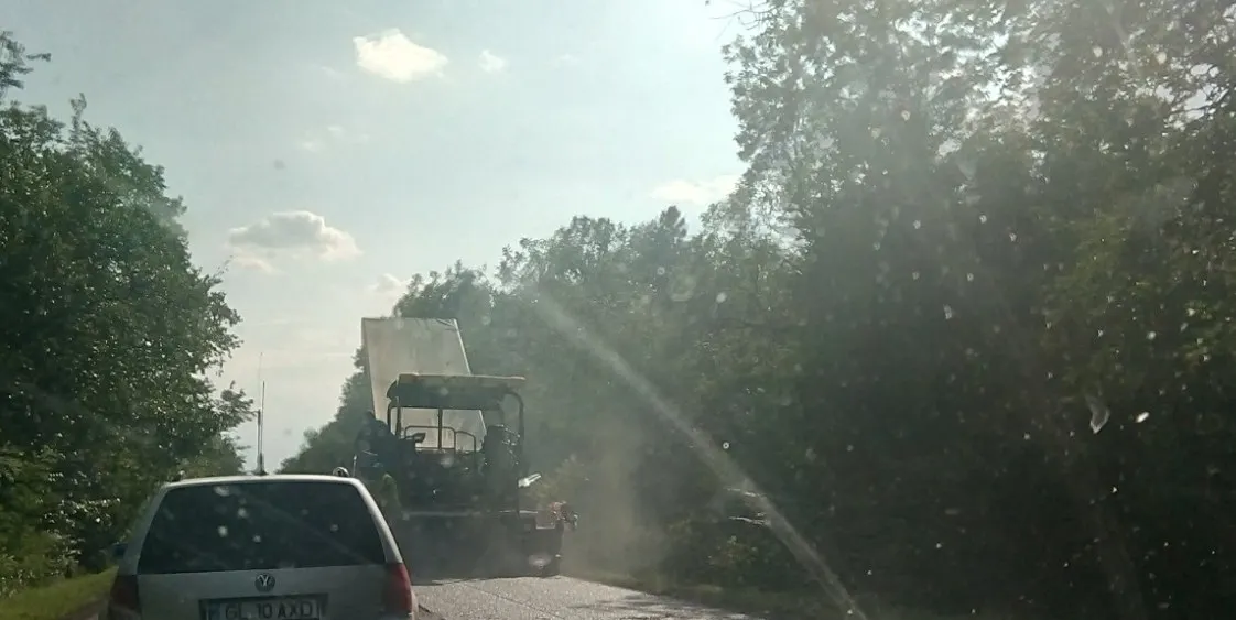 O autobasculantă a intrat într-un stâlp și a oprit furnizarea de gaze la un hotel din stațiunea Lacu Sărat