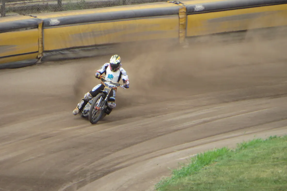 Adrian Gheorghe conduce detașat după primele două etape ale campionatului de dirt track desfășurate la Brăila