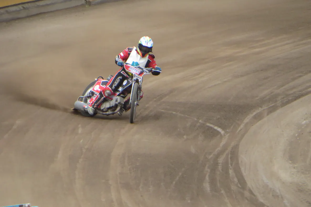 Sâmbătă și duminică se defășoară ultimele două etape ale Campionatului național de dirt track