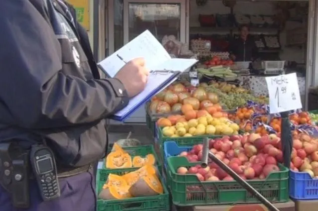 Fructe și legume confiscate de polițiști