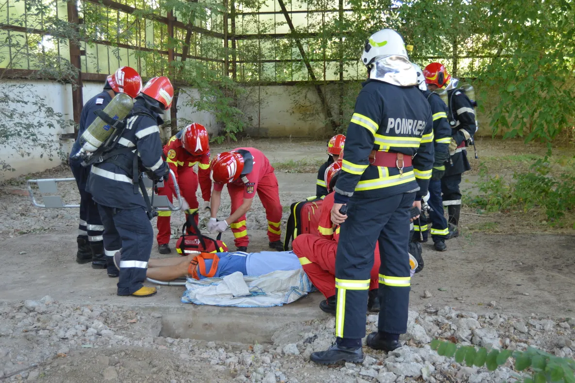Prăbuşiri de construcţii în incinta fostului combinat de celuloză și hârtie