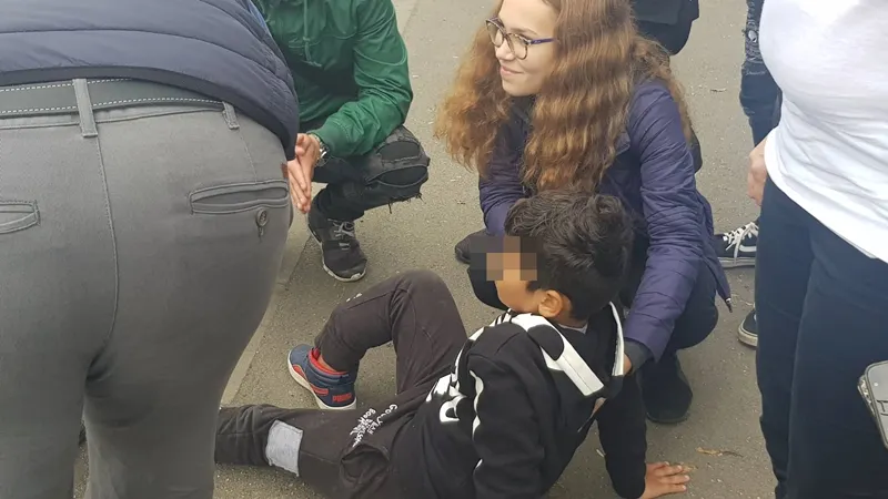 VIDEO Minor accidentat pe trecerea de pietoni! Martorii spun că șoferul avea viteză!