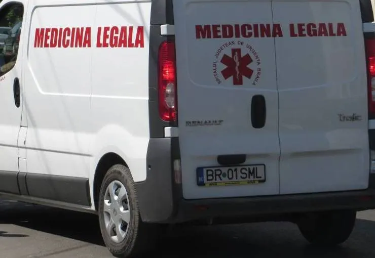 Polițiștii brăileni fac cercetări în cazul unei persoane găsite decedate în curtea casei