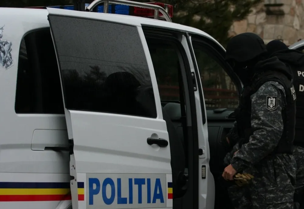 Percheziții într-un dosar de contrabandă cu țigarete