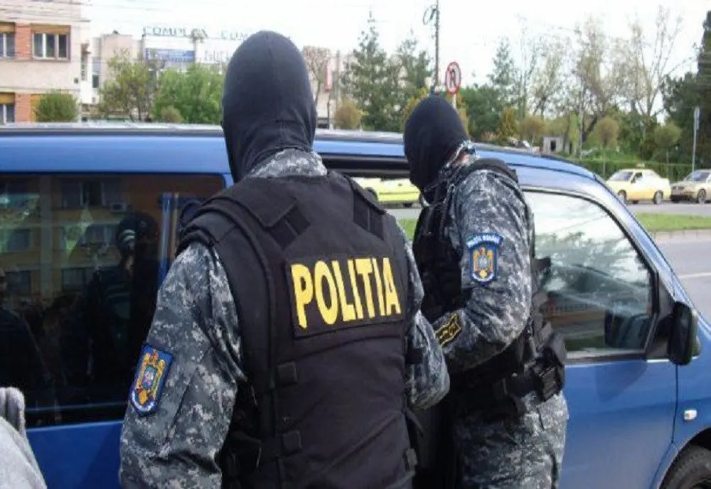 Persoane, mașini și documente căutate, găsite de polițiștii români și partenerii din statele Schengen