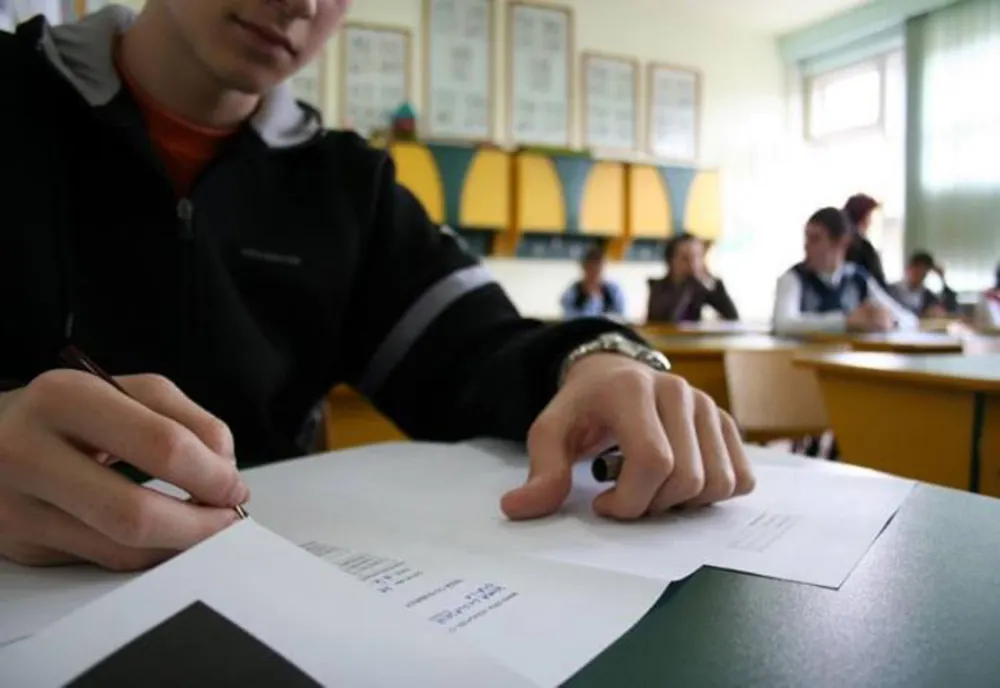 ATENȚIE! Simulările pentru clasa a VII-a și a XI-a vor fi organizate la nivel județean, cu subiect unic!