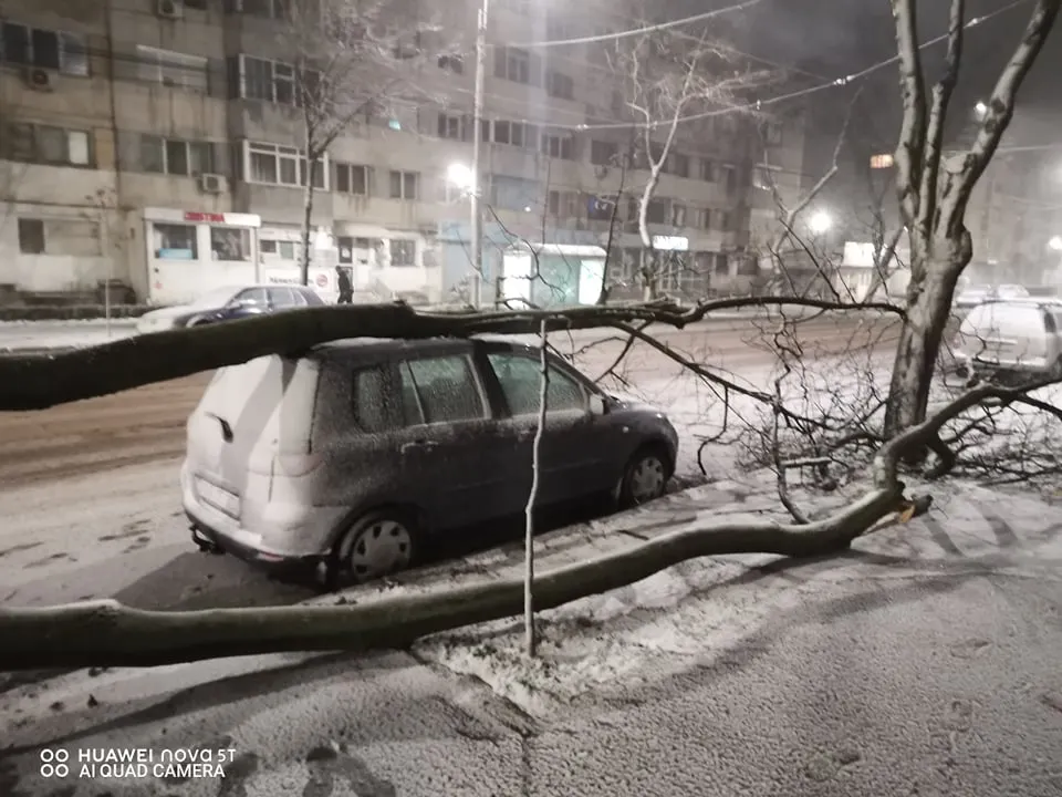 Update: Vizibilitate sub 20 de metri pe drumurile din județ