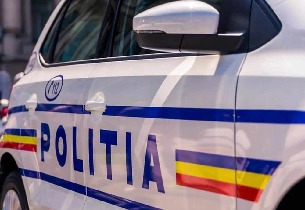 Polițiști și jandarmi, atacați cu pietre, în București