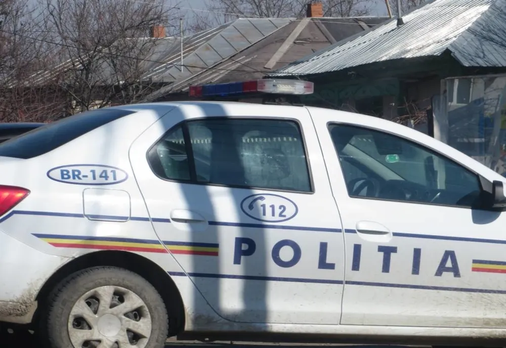 Doi tineri din comuna Șuțești depistați de polițiști plimbându-se cu mașina fără un document care să justifice motivul deplasării