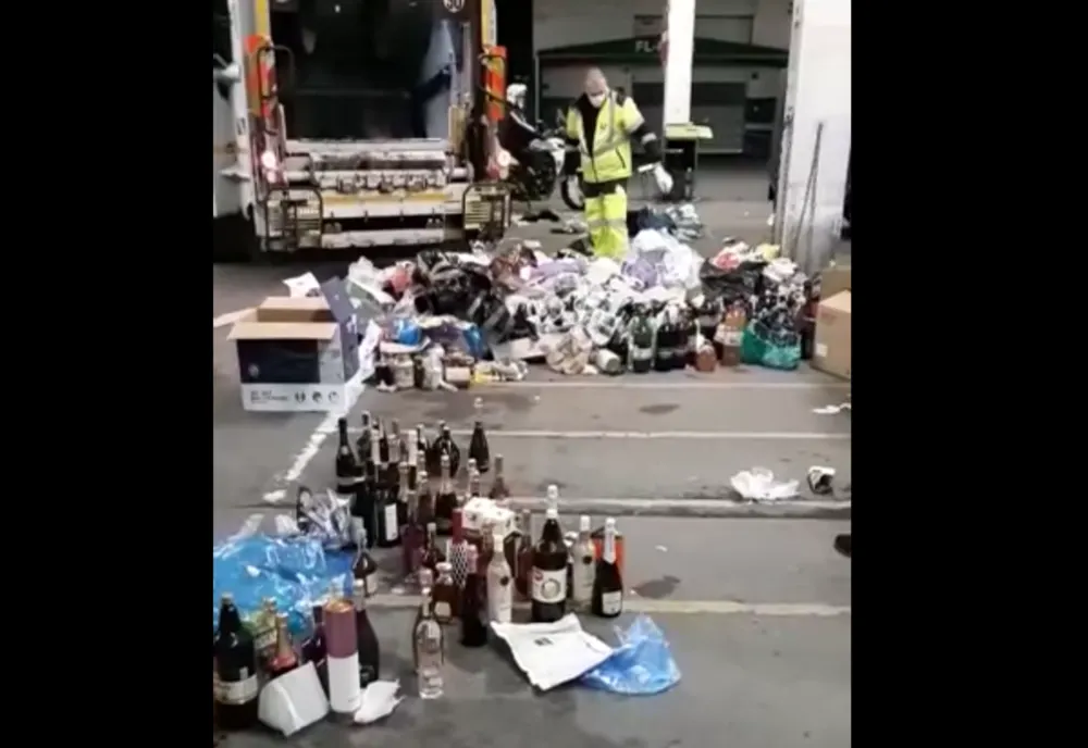 VIDEO | Pachete trimise de români în Franța, controlate la sânge. Alimentele, aruncate la gunoi