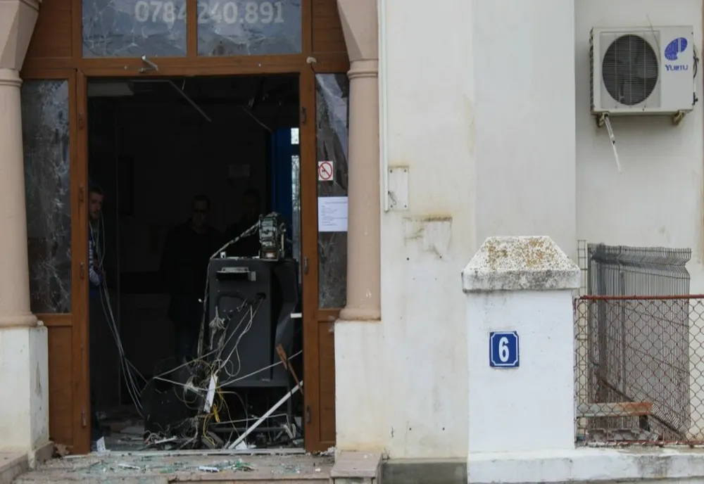 Bărbatul care a aruncat în aer bancomatul din Viziru cercetat și pentru alte infracțiuni