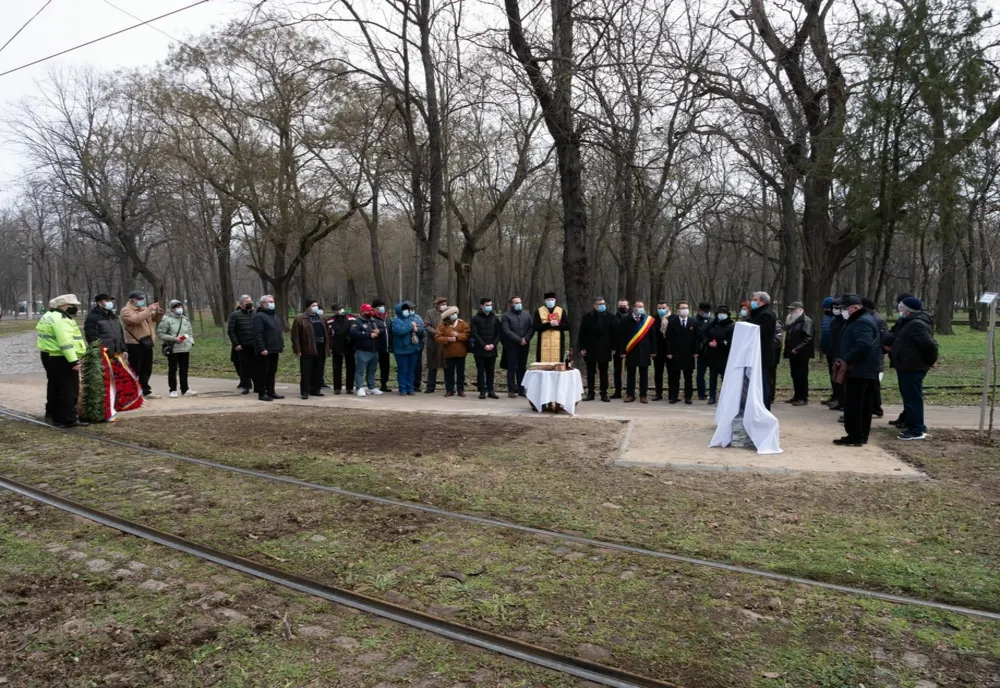 Dezvelirea  plăcii „Aleea cu Platani”