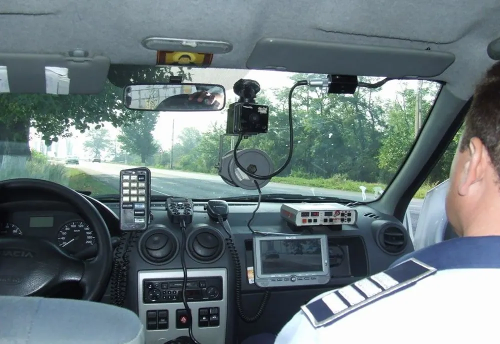 Bucureștean fără permis, înregistrat de radar cu 141 km/h pe DE 584, în afara localității Valea Cânepii