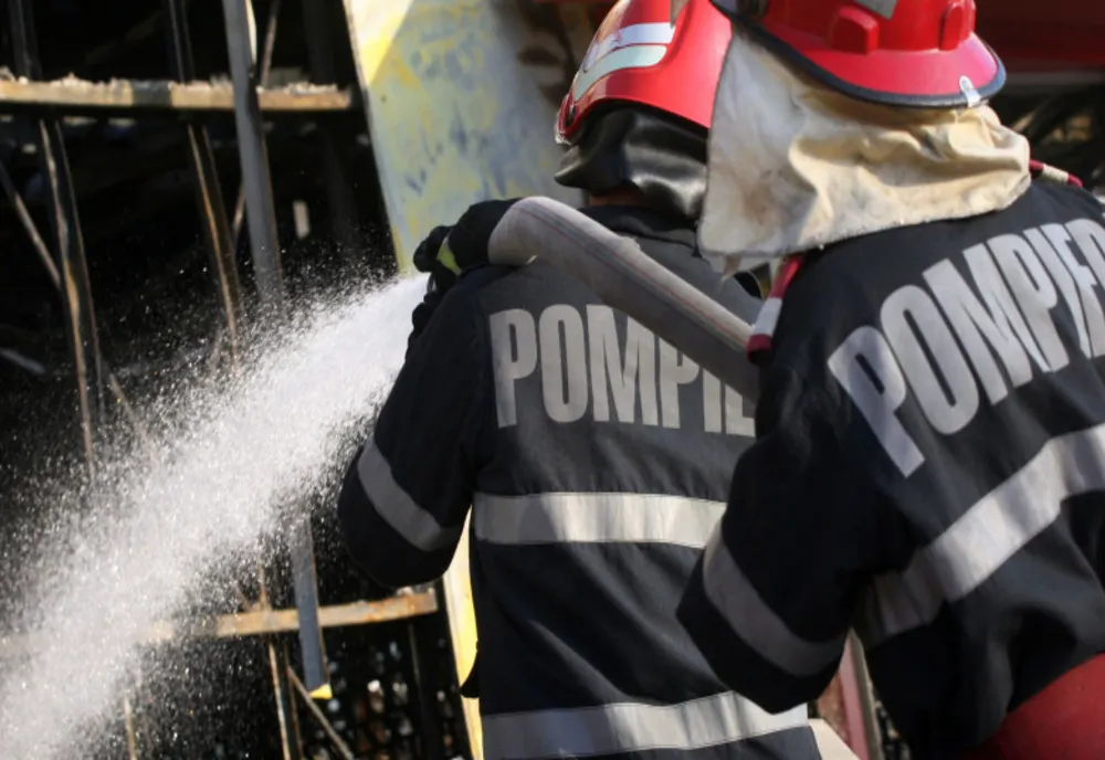 Incendiu la un service auto de pe șoseaua dig Brăila- Galați