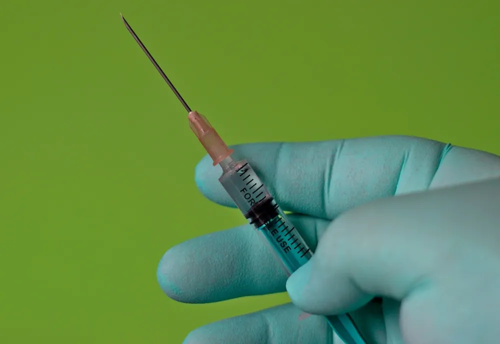 CULISELE STATULUI PARALEL. Vaccinul-vedetă al comunismului revine pe piață. Polidin ar putea ajuta și la tratarea Covid-19