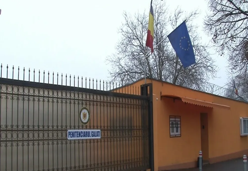 Condamnați la închisoare pentru furt calificat, depistați de polițiști și încarcerați