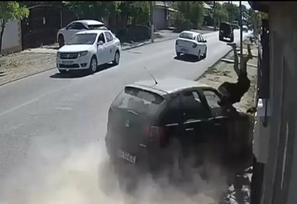 Încă 30 de zile de arest preventiv pentru bărbatul care a lovit intenționat cu maşina un tânăr, din răzbunare