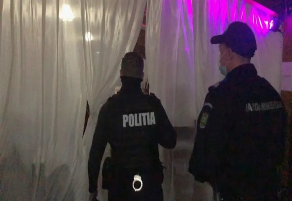 Petrecere întreruptă de polițiști