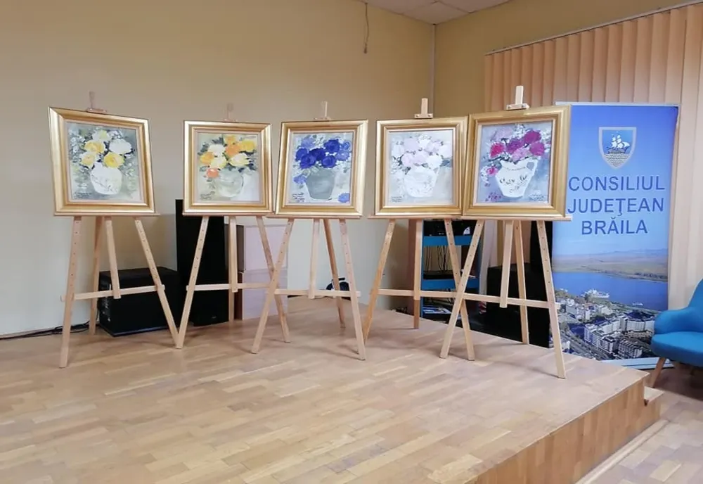 Expoziţia tematică Crizantema de Aur la sediul Centrului Judeţean pentru Conservarea şi Promovarea Culturii Tradiţionale Brăila