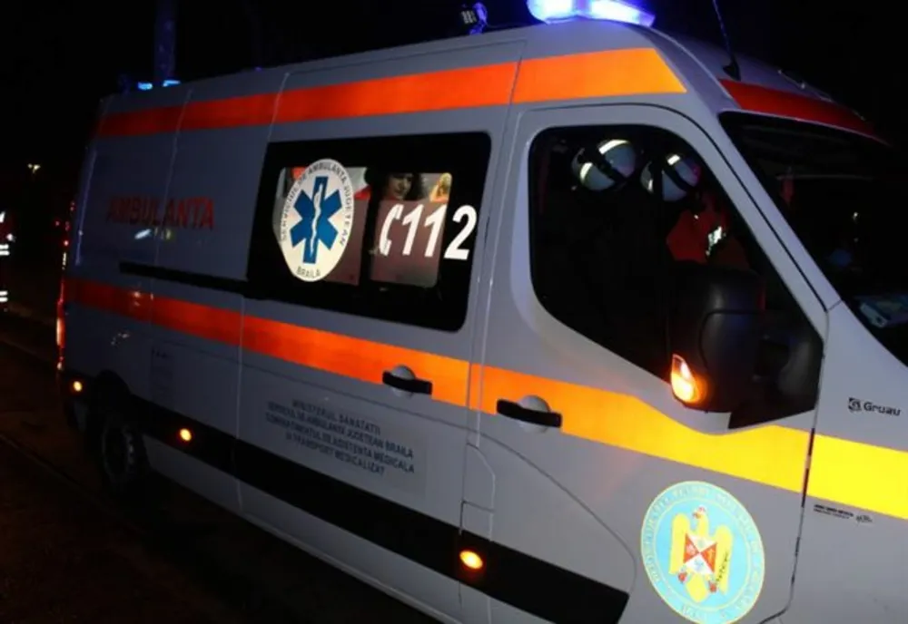 Un șofer băut a intrat cu mașina într-un podeț