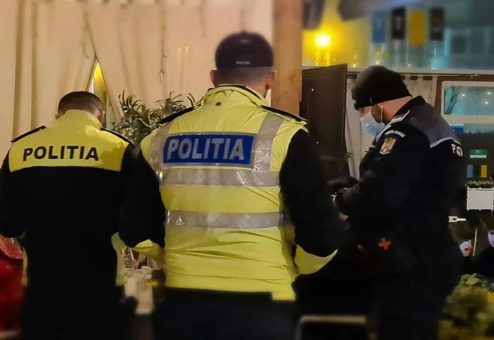 A chemat poliția pentru că avea conflict cu un client, dar a fost amendat că a permis accesul clienților fără certificat digital privind Covid-19