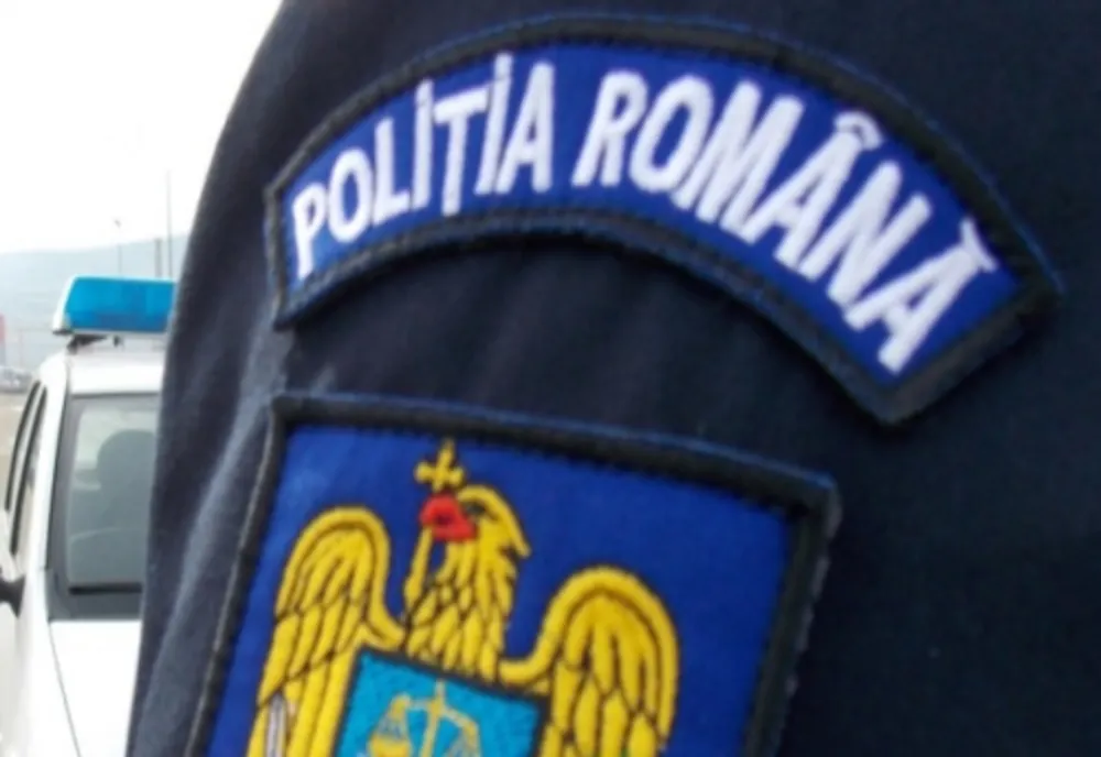 Substanțe interzise, depistate de polițiști asupra a doi tineri din Ianca