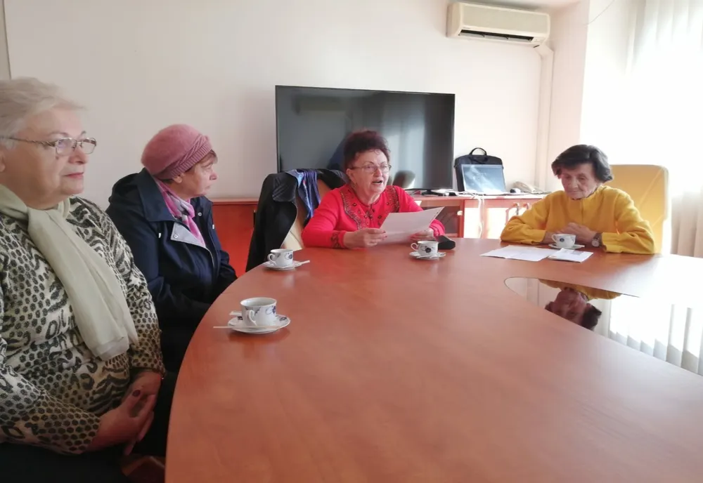 Protest al pensionarilor brăileni încheiat cu discuții și biroul Prefectului