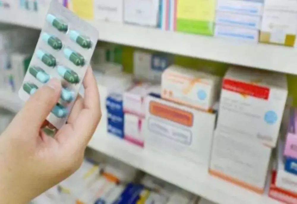 Începând cu 1 ianuarie 2023, crește cu 12,5% plafonul veniturilor până la care pensionarii pot beneficia de medicamente compensate cu 90%