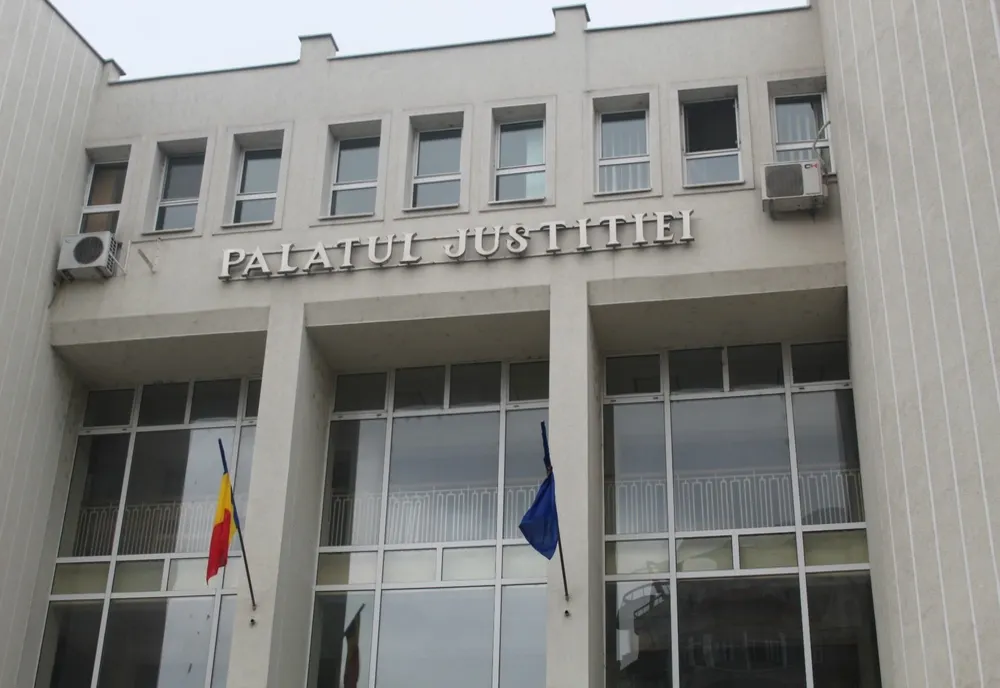 Minorul acuzat de înjunghierea unui elev de la LPS a fost arestat preventiv pentru 30 de zile