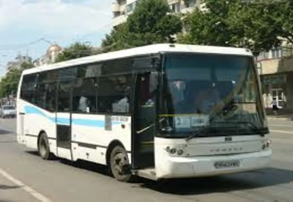 Un bărbat de 69 de ani ar fi agresat un minor într-un autobuz