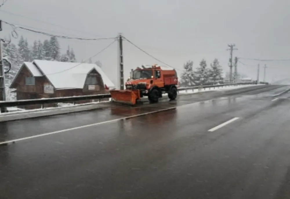 Lipsa zăpezii afectează turismul montan. Anulări masive de rezervări pentru Crăciun și Revelion