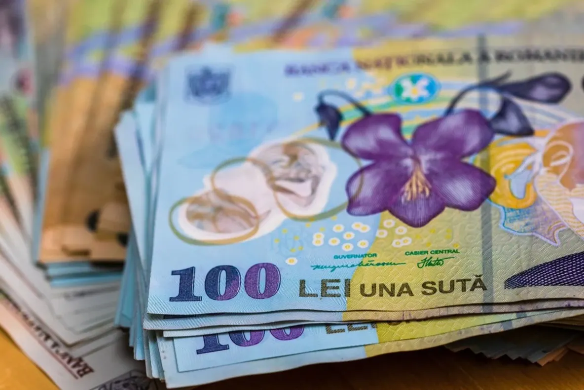 Când intră pensiile în octombrie 2026. Datele la care pensionarii primesc banii