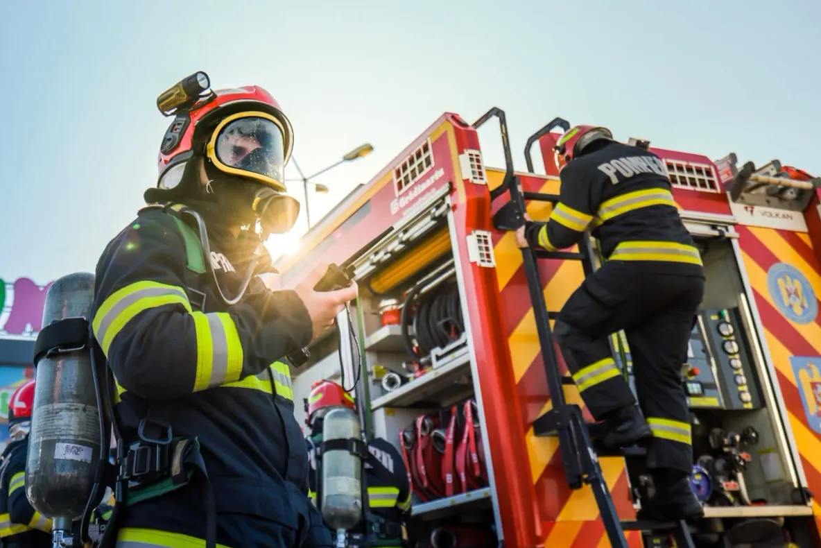 Alertă de incendiu în Brăila. Cinci autospeciale și o cisternă, trimise la intervenție