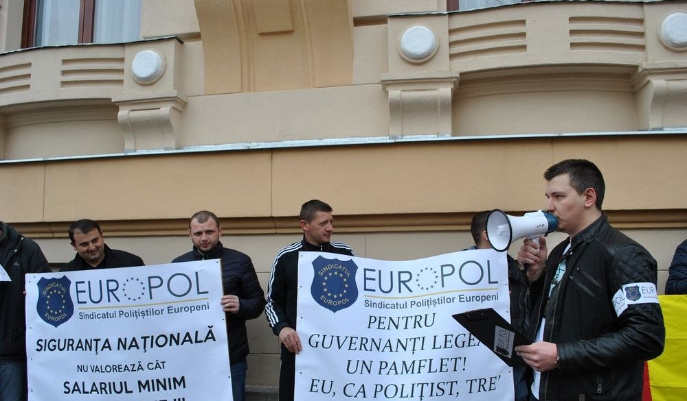 „Reformele sărăciei” scot polițiștii în stradă: PROTEST de amploare de la ora 17.00, la ușa lui Bolojan