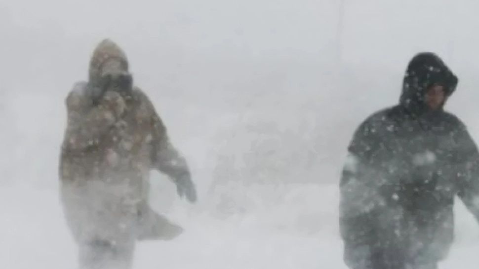 ANM a emis avertizări de viscol, polei și vânt puternic până pe 26 februarie