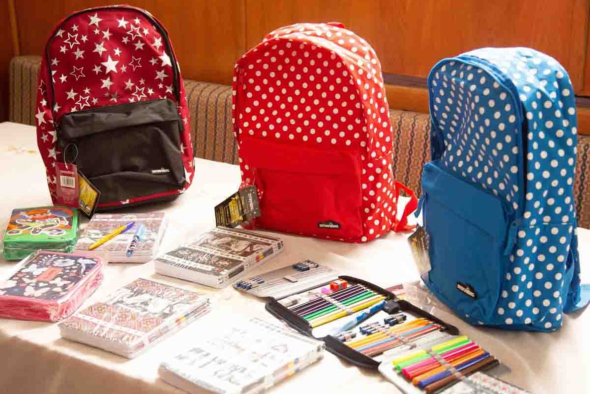 4000 de ghiozdane şi rechizite şcolare pentru copii defavorizaţi din Arhiepiscopia Dunării de Jos