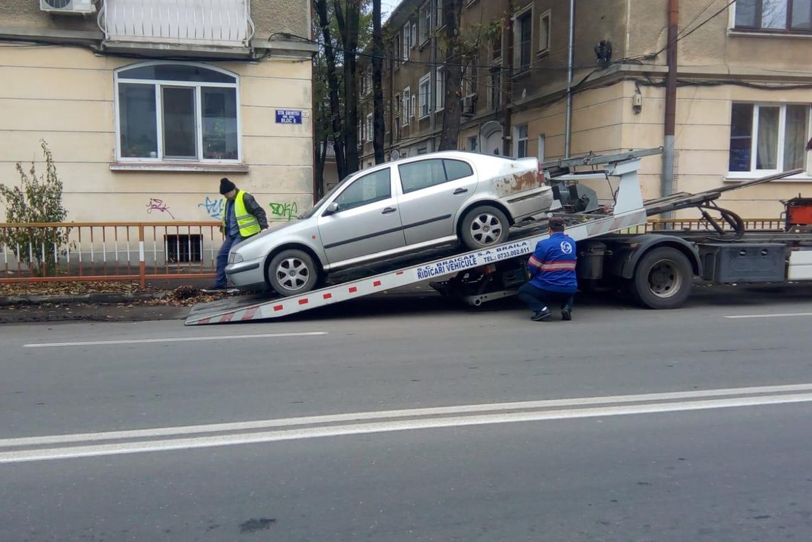 Autoturisme abandonate, ridicate de pe domeniul public