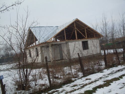 S-a ales cu dosar penal pentru doi litri de vin și 500 de lei