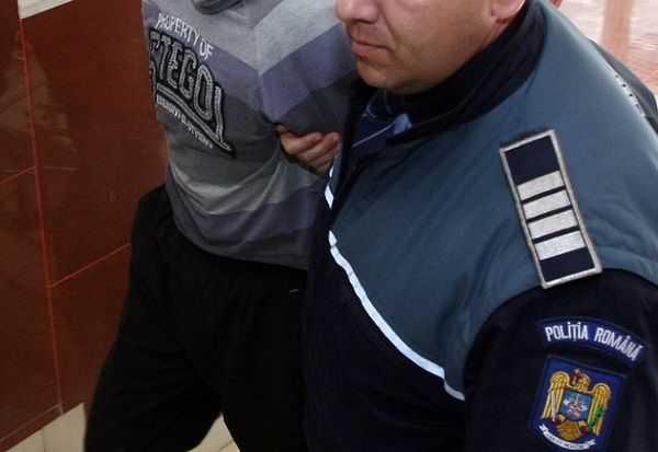 Tâlhărie în scara blocului