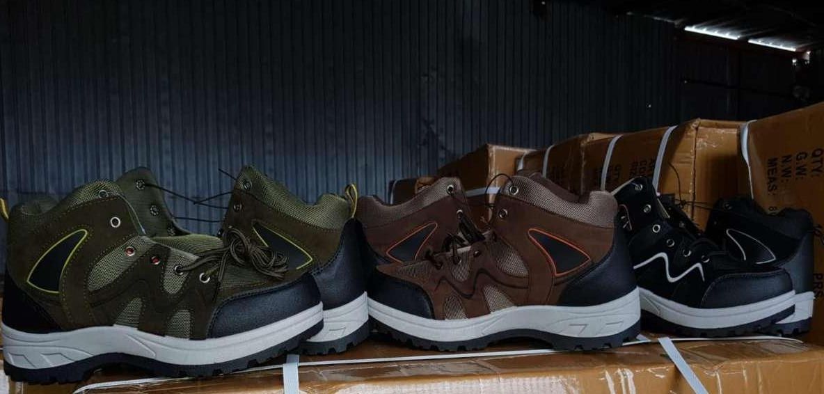 Cercetată penal pentru expunerea la vânzare a unor bunuri contrafăcute