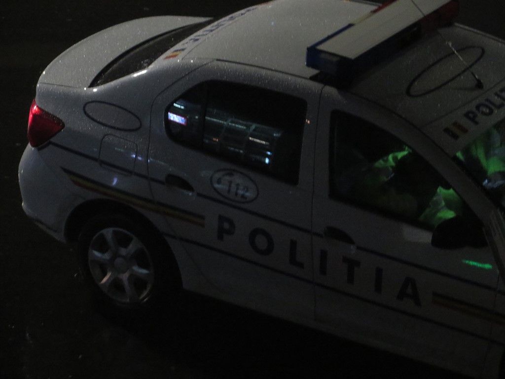 Un tânăr fără permis depistat la volanul unui autoturism fără ITP și RCA