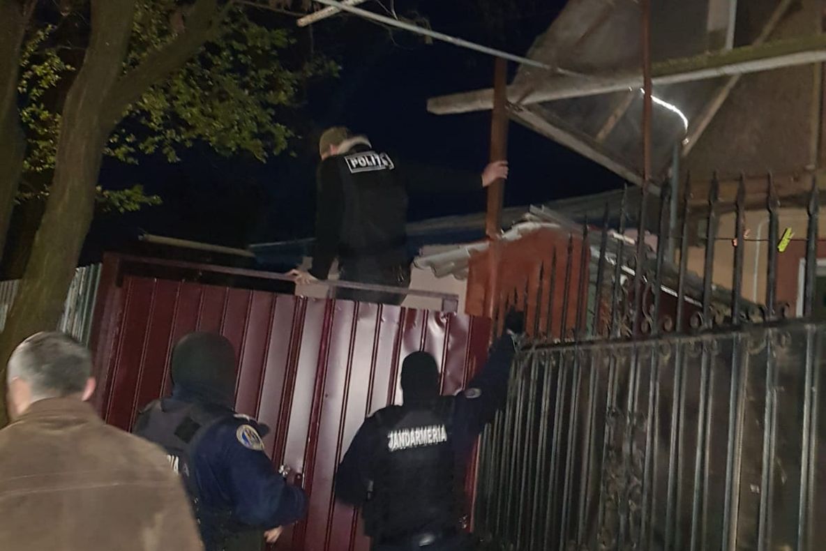 Percheziții la 18 persoane bănuite de furturi din locuințe