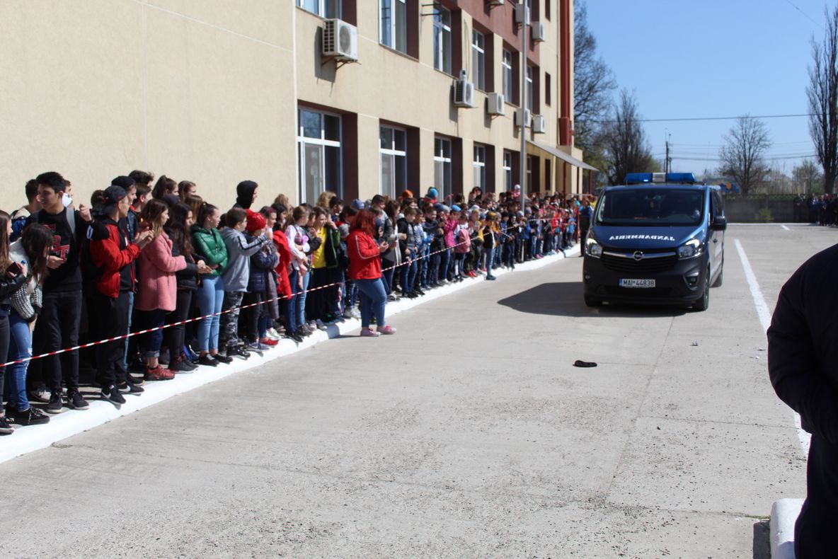 Galerie foto+video: Sute de copii brăileni la Ziua Jandarmeriei