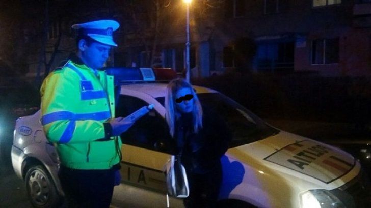 O șoferiță sub influența alcoolului a lovit o mașină parcată